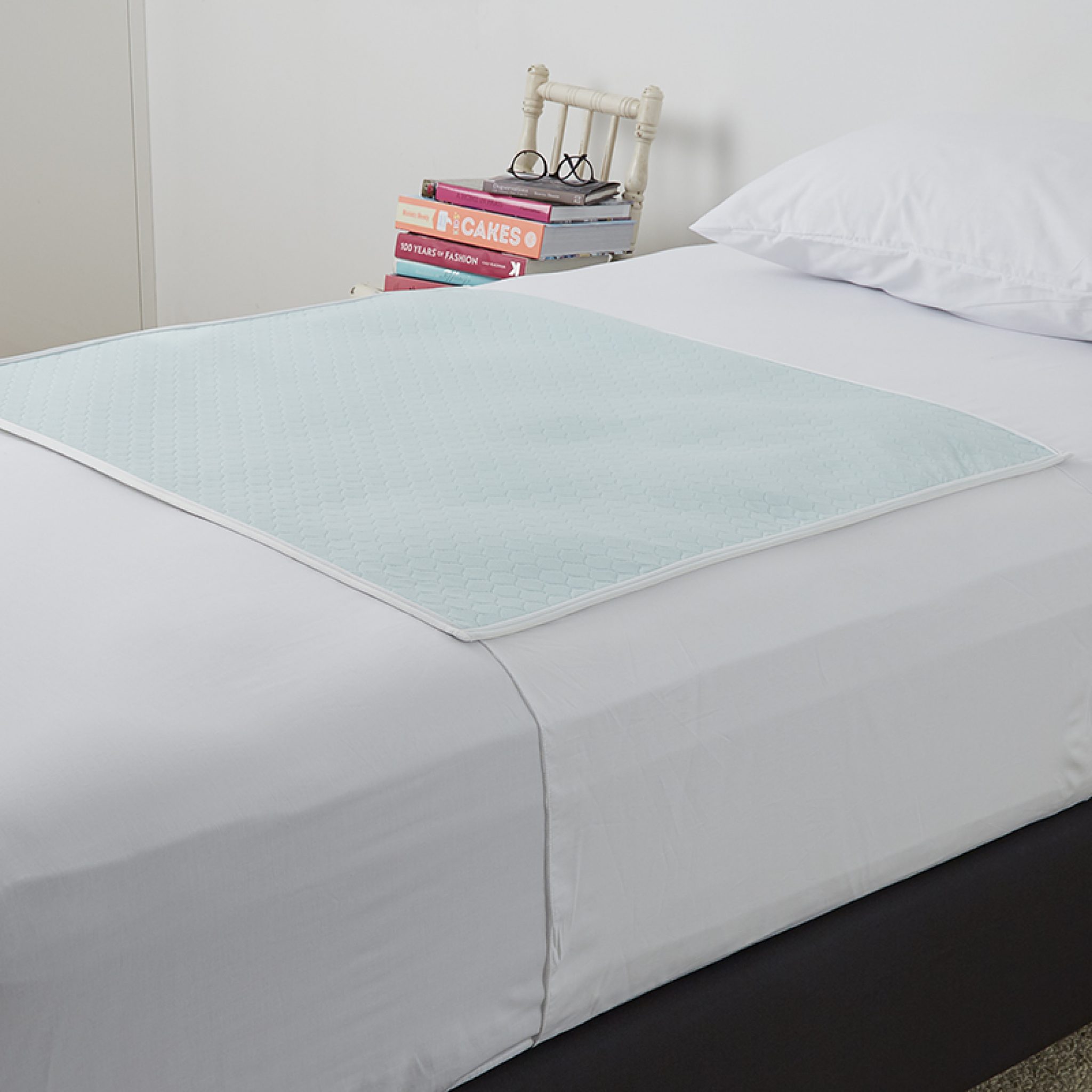 Waterproof Bed Pad with Tuck Ins 80 x 90cm, 3000ml GMobility